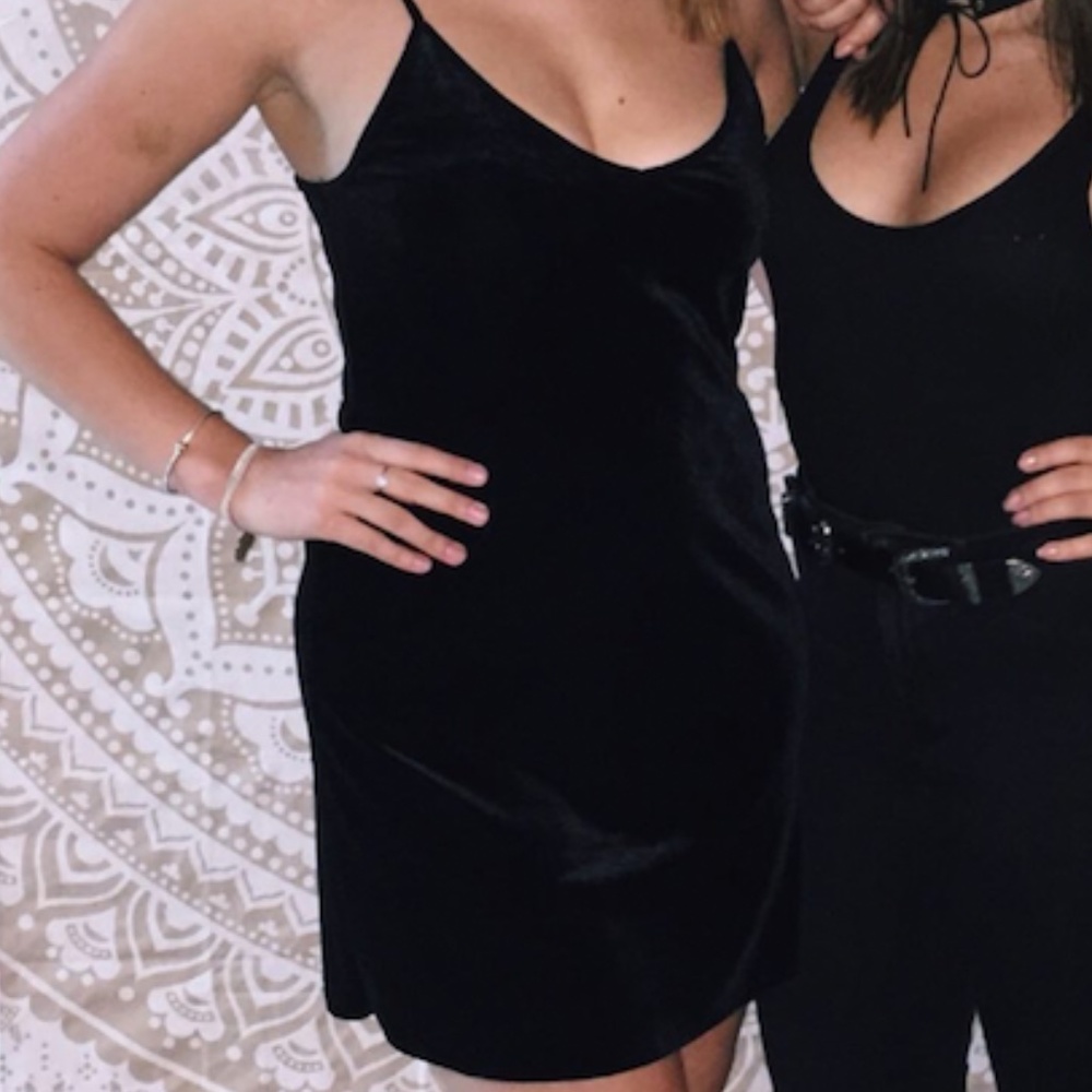 BRANDY MELVILLE VELOUR MINI DRESS